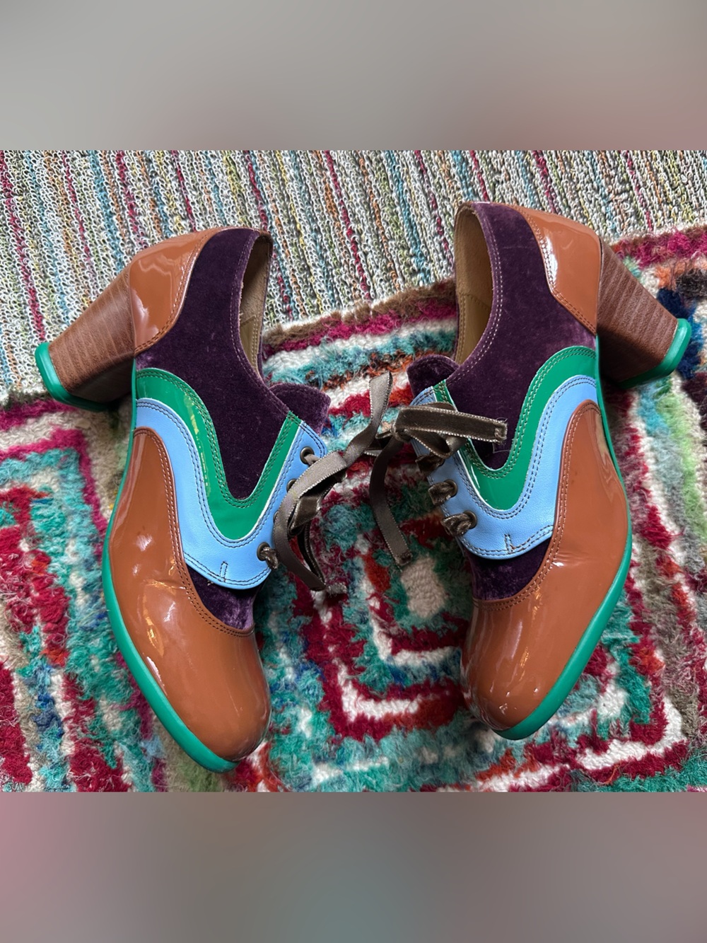 Fluevog NEARLY NEW Operetta Sandrine gold/green patent/velvet lace-up-8 (fit 7.5 - Picture 9 of 15